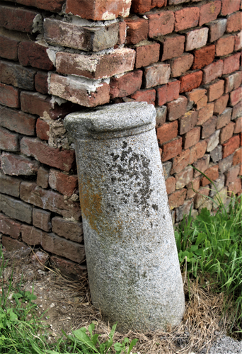 Mayrhof vorm Holz - Tor, Tür, Fenster u. Prellstein 