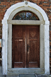 Mörtlmayrgut - Haustür, Hofeinfahrt und Fenster 