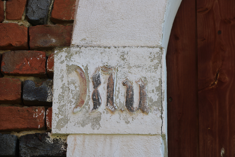 Mörtlmayrgut - Haustür, Hofeinfahrt und Fenster 