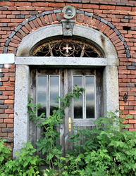 Baurngut - Haustür, Toreinfahrt und Fenster 