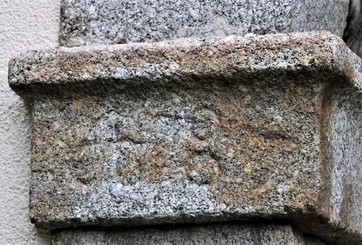 Baurngut - Haustür, Toreinfahrt und Fenster 