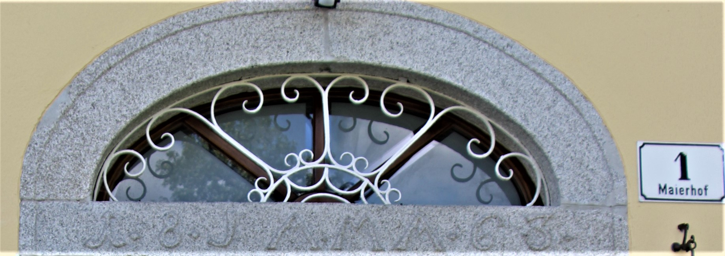 Mayrhofergut - Haustür und Fenster 