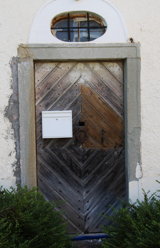 Pfarrhof Felling 1 - Haustür, Fensterkorb