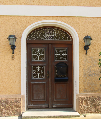 Pennewang 6 -Haustür, Hoftor