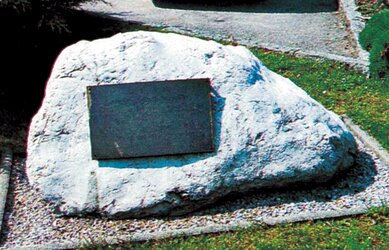 Gedenkstein am Marktplatz: Lagertreffen 1988