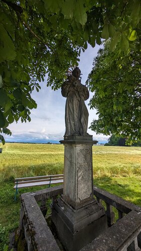 Antonius Statue, Steinhaus