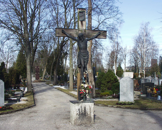 Friedhofkreuz, Wels | © Steinerberger