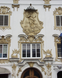 Kaiser Josef Platz 56, Wels - Stuckrelief, Immaculata,  | © Steinerberger