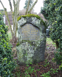 Gedenkstein Bauer, Puchberg, Wels | © Steinerberger