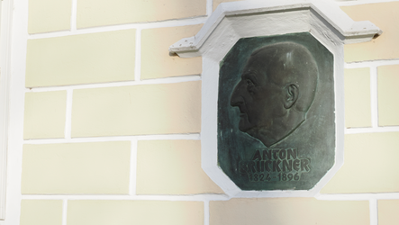 Anton Bruckner Plakette, Pollheimer-Schlossmauer, Wels | © Steinerberger