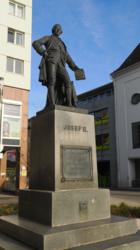 Kaiser Josef Denkmal, KJ-Platz, Ostseite, Wels | © Steinerberger