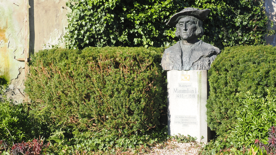 Kaiser - Maximilian - Büste, Burggarten, Wels | © Steinerberger