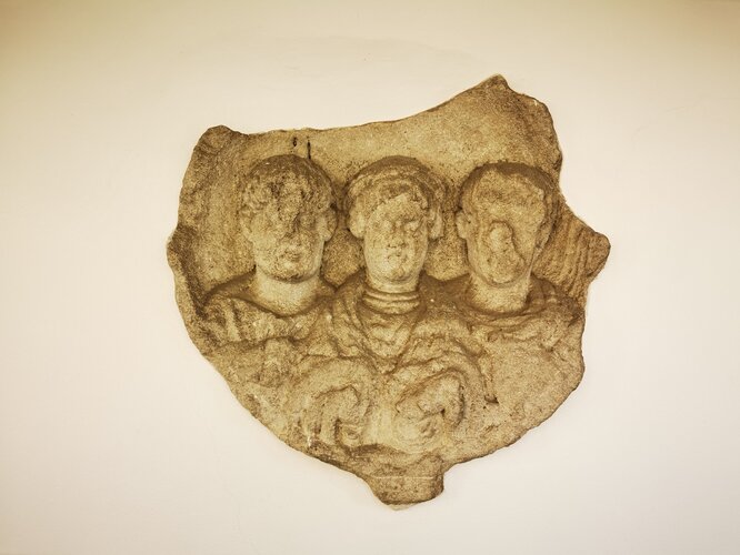 Dreifiguren Tondo, Schloss Puchberg, Wels | © Steinerberger