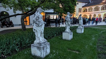Schloss Eisenfeld Figuren, Burggarten Wels, Wels | © Steinerberger