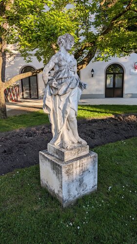 Schloss Eisenfeld Figuren, Burggarten Wels, Wels | © Steinerberger
