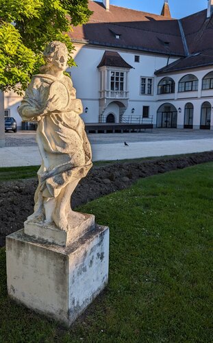 Schloss Eisenfeld Figuren, Burggarten Wels, Wels | © Steinerberger