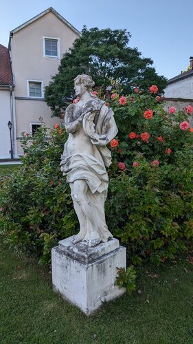 Schloss Eisenfeld Figuren, Burggarten Wels, Wels | © Steinerberger