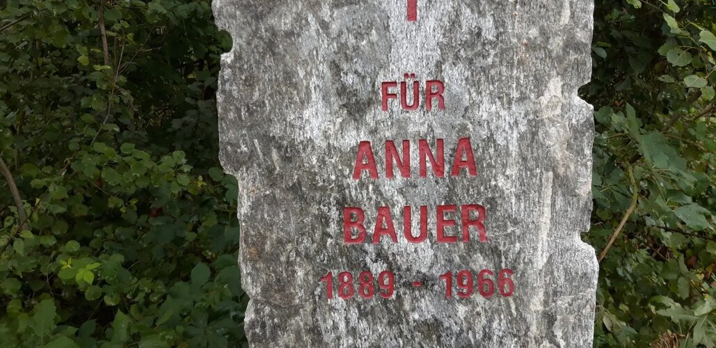 Anna Bauer Gedenksäule, Puchberg, Wels | © Steinerberger