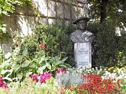 Kaiser - Maximilian - Büste, Burggarten, Wels | © Steinerberger