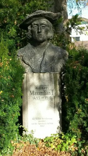 Kaiser - Maximilian - Büste, Burggarten, Wels | © Steinerberger