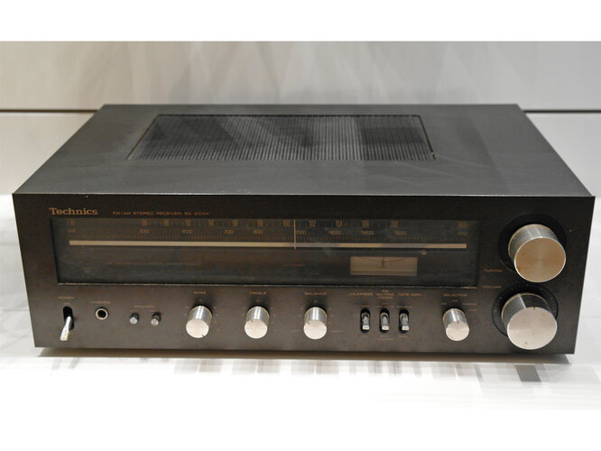 Technics - FM/AM Stereo Receiver SA-200