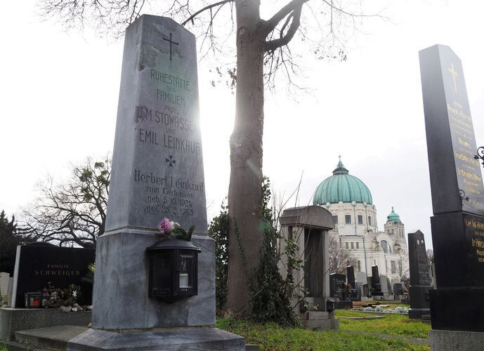 Ruhestätte der Familie Prof. Josef M. Stowasser | © Wolfgang Harant