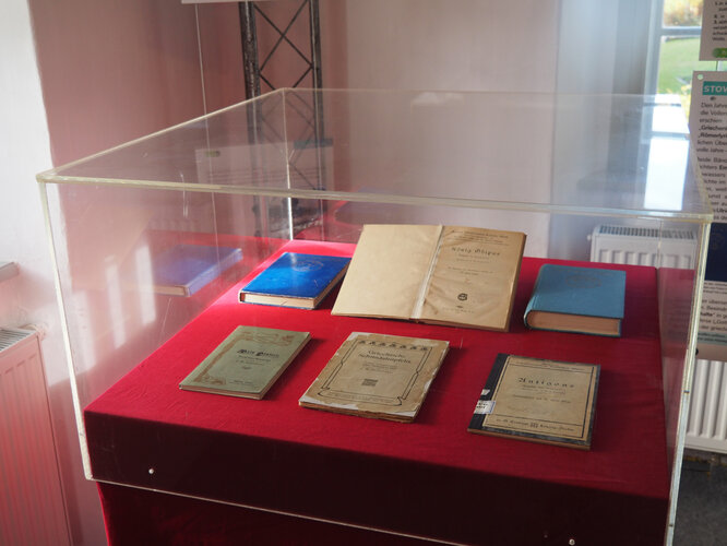 130 Jahre Stowassser - Vitrine Literatur | © Foto: Wolfgang Harant