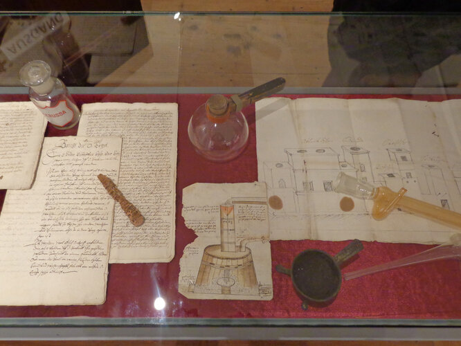 Vitrine "Der Stein der Weisen"