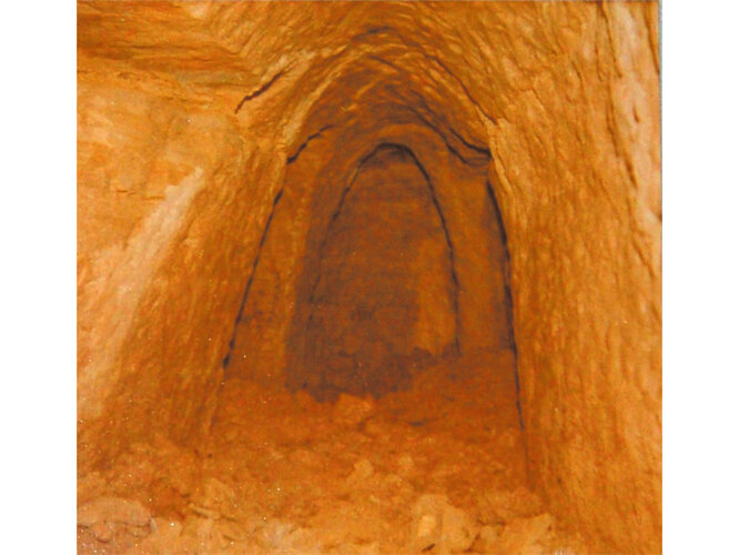 Erdstall Wiesinger, Stein