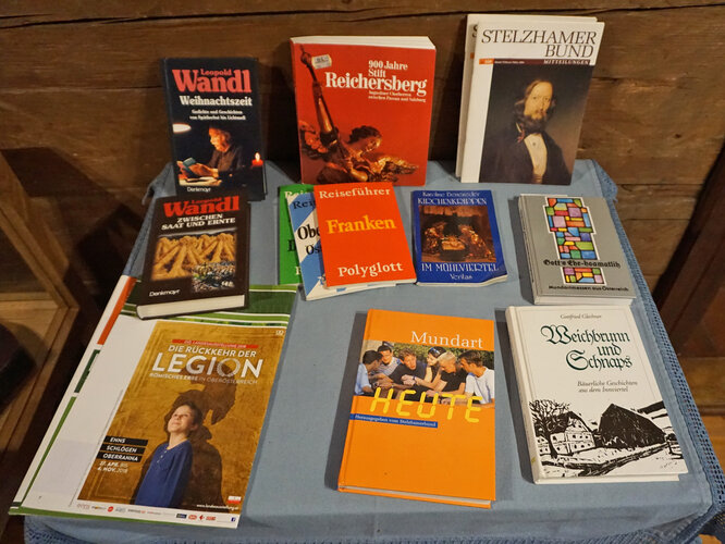 Büchertisch