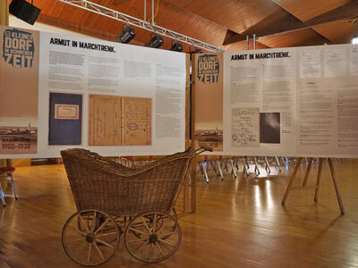 Ausstellungsansicht "Armut in Marchtrenk"