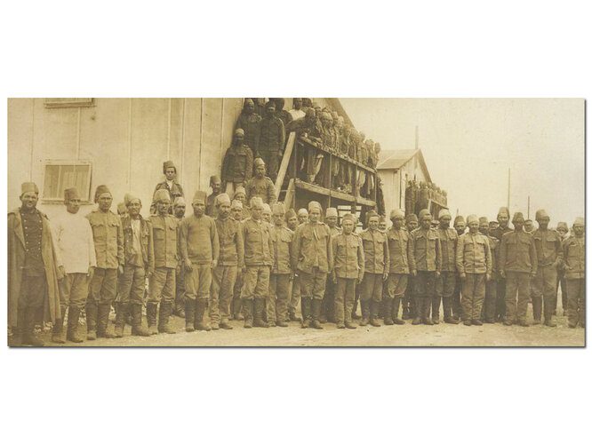 Muslimische Kriegsgefangene mit Fez