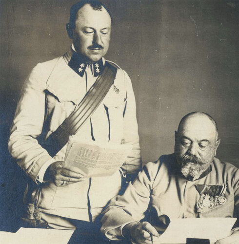Oberleutnant Dr. Salzmann und Lagerkommandant Generalmajor Goglia