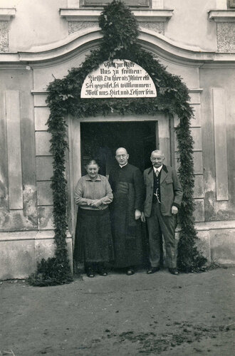 Pfarrer Höltinger mit Eltern