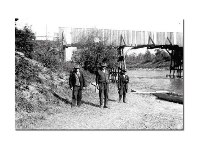 Holzbrücke über die Traun