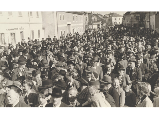 Festumzug anläßlich der Glockenweihe | © Leo Weber