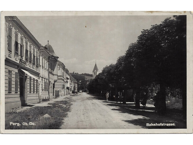 Bahnhofstraße mit Allee