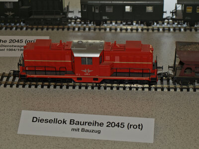Modell: Diesellok Baureihe 2045 (rot)