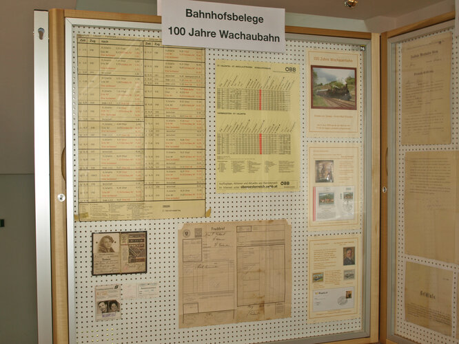 Vitrinenansicht: "120 Jahre Machlandbahn": Bahnhofsbelege