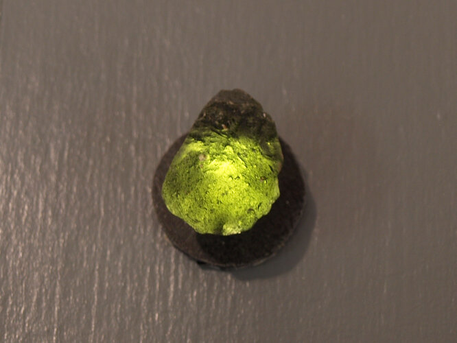 Moldavit, hinterleuchtet