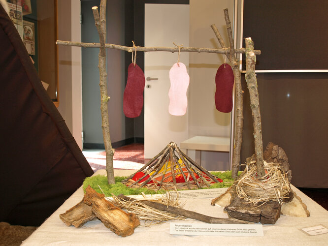 Vermittlungsstation: Feuer machen, Fleisch selchen