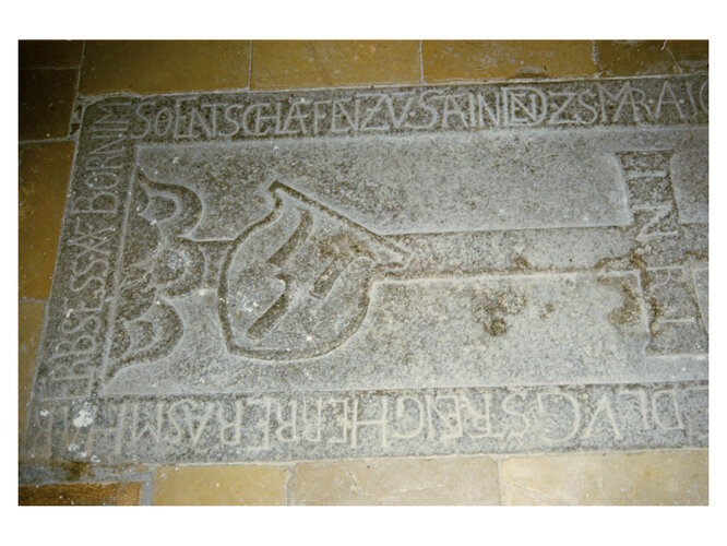 Grabplatte für Erasmus Hack von Pornimb