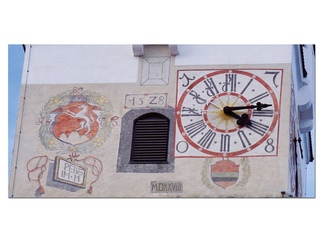 Fresken am Turm der Stadtpfarrkirche Perg