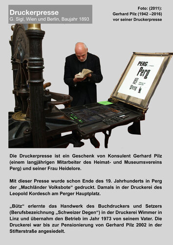 Gerhard Pilz vor seiner Druckerpresse