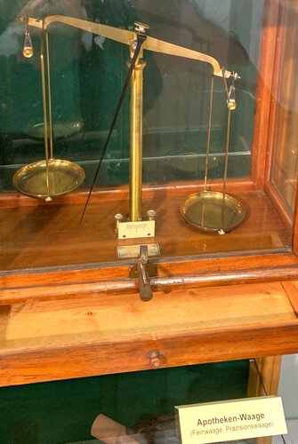 Apotheken-Waage