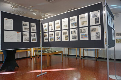 Raumansicht: Postkarten aus den Perger Bezirken