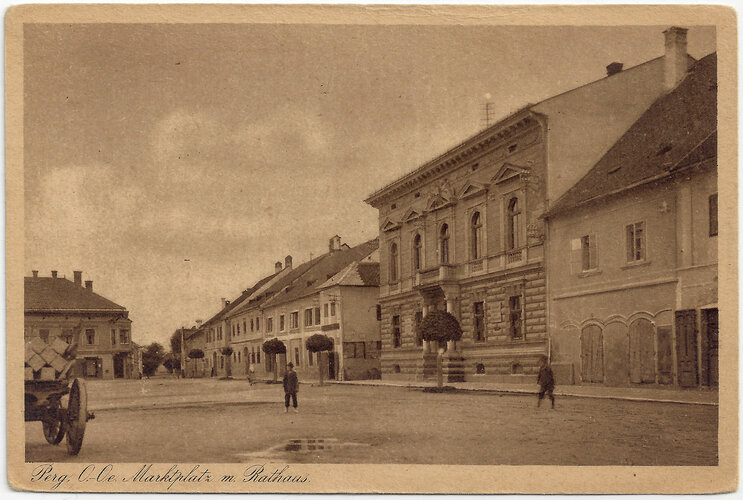 Perg: Hauptplatz mit Rathaus