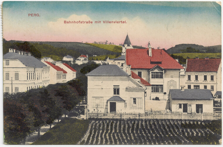 Perg: Bahnhofstrasse mit Villenviertel