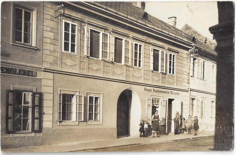 Perg: Linzerstraße mit Bäckerei Frauendorfer