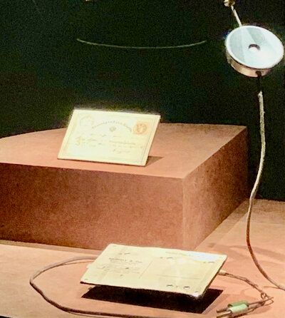 Vitrine Schatzkammer Museum für Kommunikation in Berlin | © Foto: Heimat- und Museumsverein Perg